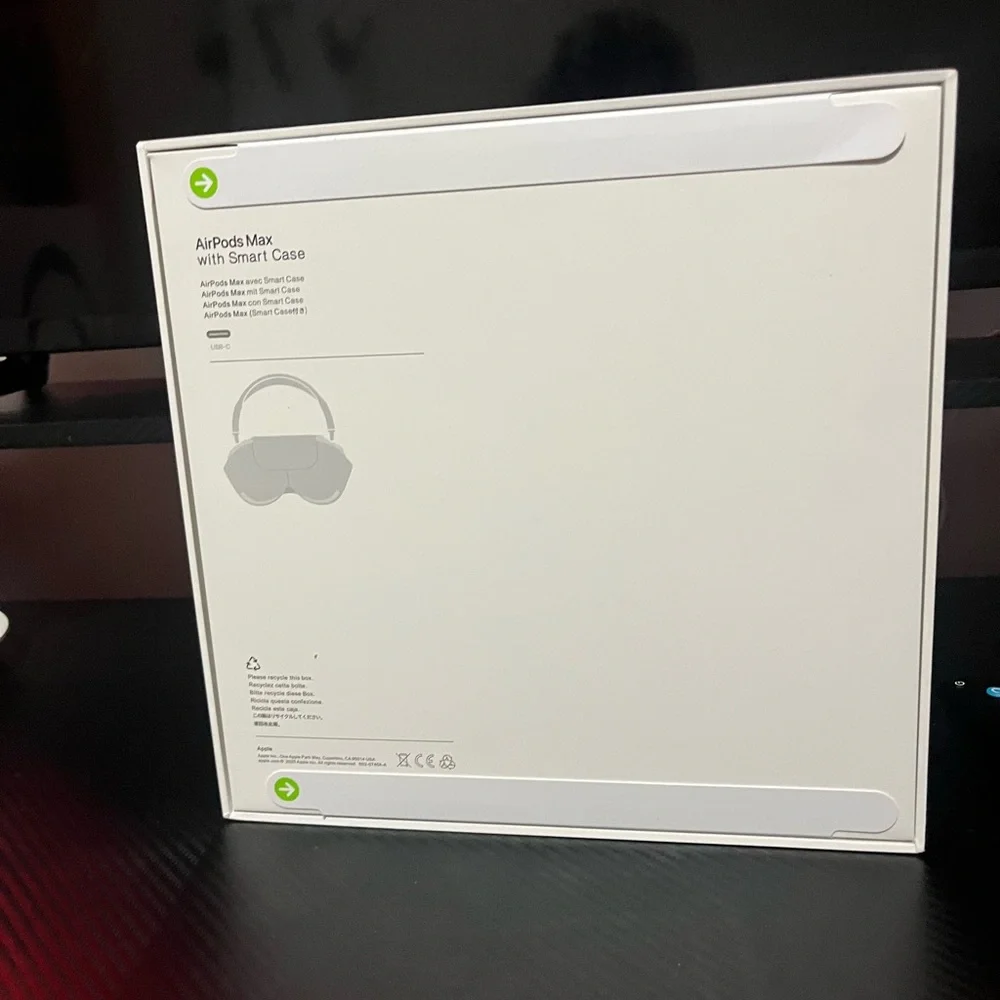 Apple AirPods Max with receipt– Sky Blue (Brand New, Sealed, USB-C Model) - Picture 3 of 4